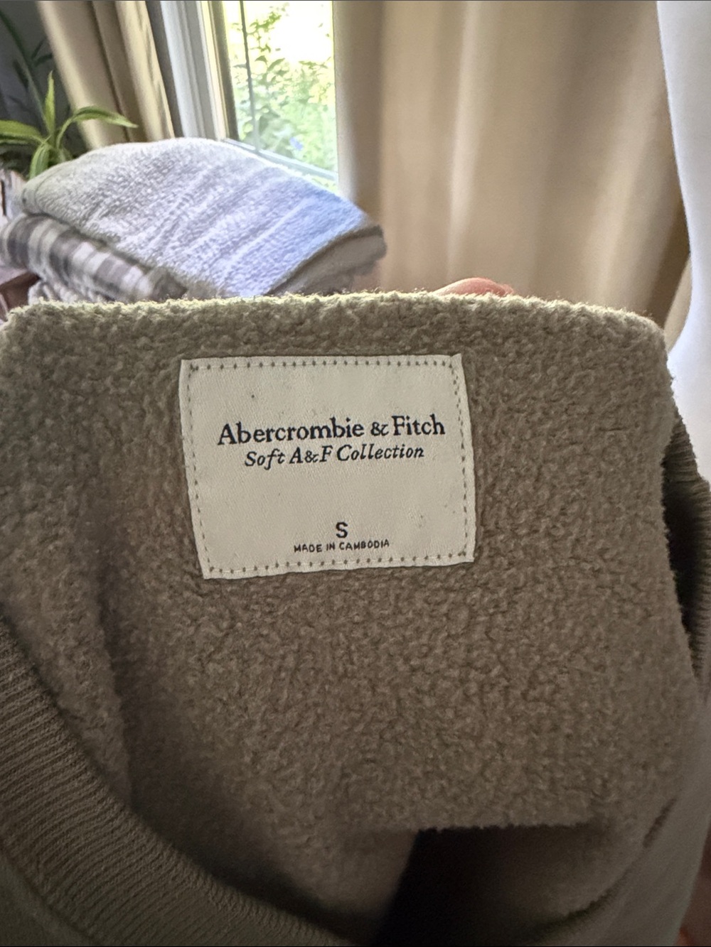 💘Abercrombie & Fitch Women's Crewneck Sweatshirt in Olive - Picture 4 of 4